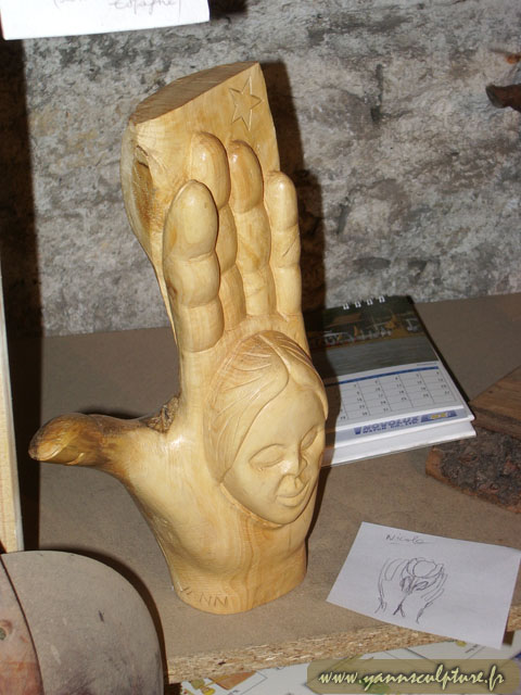 Dans le creu de la main ; Sculpture en Buis.